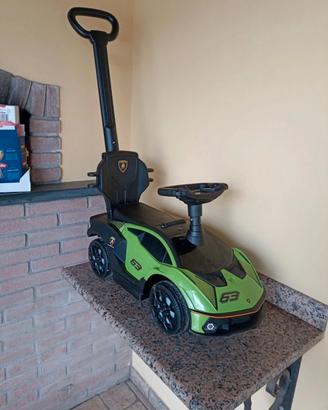 Lamborghini cavalcabile così come in foto