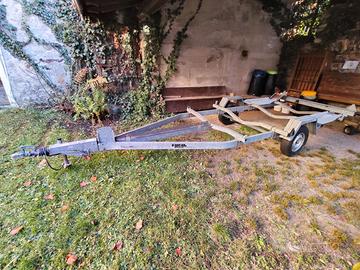 Carrello rimorchio per attrezzature sportive