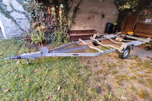 Carrello rimorchio per attrezzature sportive