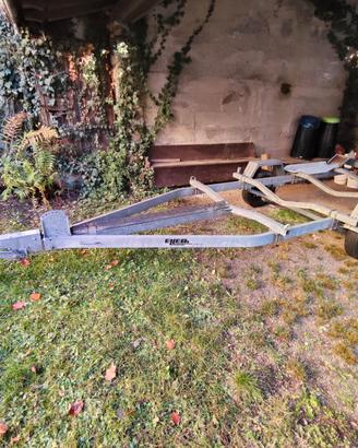 Carrello rimorchio per attrezzature sportive