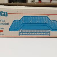 Bilancia pesa neonato