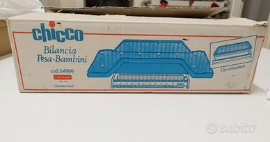 Bilancia pesa neonato