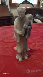 Statuina in giada di vecchia fattura orientale.