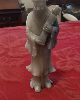 Statuina in giada di vecchia fattura orientale.