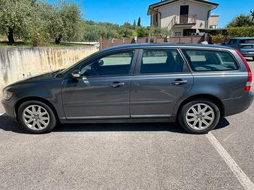 volvo v50 grigio metallizzato