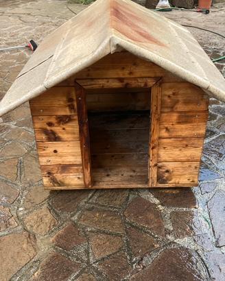 Cuccia per cane in legno