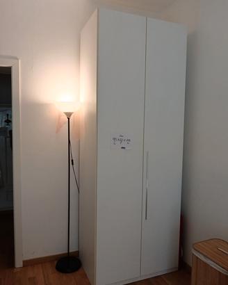Armadio bianco alto