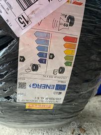 N.1 pneumatico Pirelli all season 235/55R28