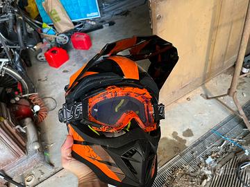 Casco cross enduro e protezioni corpo