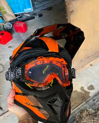 Casco cross enduro e protezioni corpo
