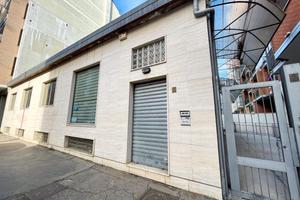 Fabbricato indipendente con cortile