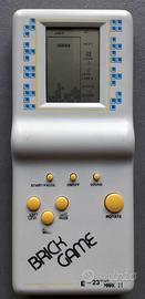 Console portatile Vintage “Brick Game E-23”