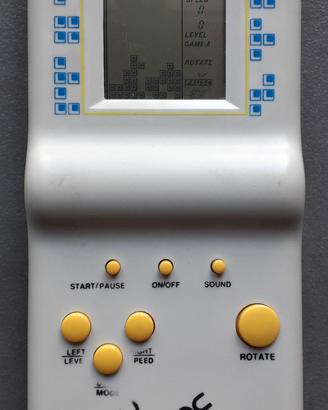 Console portatile Vintage “Brick Game E-23”