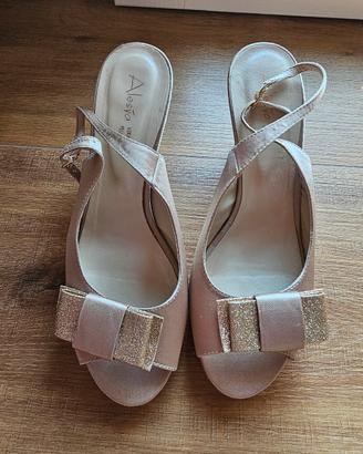 Sandali in raso oro con fiocco Alesya