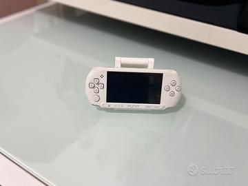 PlayStation psp e1004 + gioco omaggio