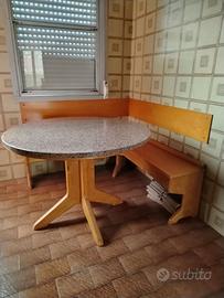 Set cucina angolare vintage con tavolo in marmo