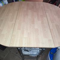 tavolo richiudibile con 2 sedie e ripiani 