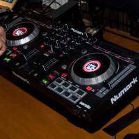 Consolle dj -cassa attiva