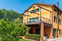 casale-completamente-ristrutturato-con-tre-apparta