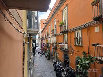 2 LOCALI A NAPOLI