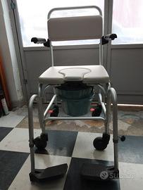 Sedia a rotelle da toilette