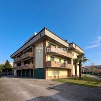 LUMINOSO BILOCALE CON BALCONE, CANTINA E POSTO AUT