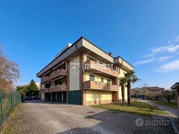 LUMINOSO BILOCALE CON BALCONE, CANTINA E POSTO AUT