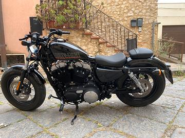 Harley Davidson Sportster 1200 Forty-eight Vetrina