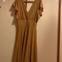 Vestiti, gonne, maglie, jeans, pantaloni