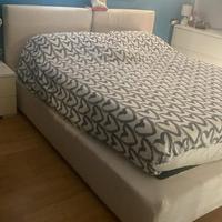 Letto matrimoniale completo di rete a doghe