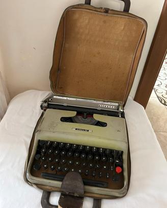 Macchina da scrivere Olivetti