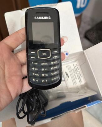 samsung telefono con tasti nero