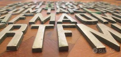 Lettere d'epoca in metallo