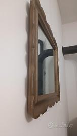 SPECCHIO CON CORNICE ANTICA IN LEGNO 
Elegante spe