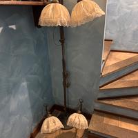 Piantana in ferro battuto con 2 abat-jour