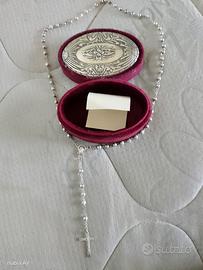 collana d'argento con crocifisso