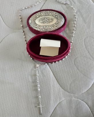 collana d'argento con crocifisso