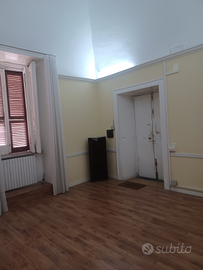 Ampio Ufficio ristrutturato in Torre del Greco