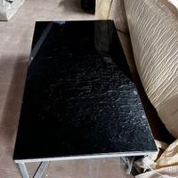 TAVOLO BASSO CON VETRO NERO E ACCIAIO