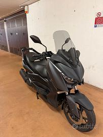 Yamaha X-max 300 ABS con molti accessori
