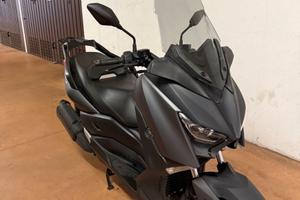 Yamaha X-max 300 ABS con molti accessori