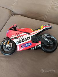 Valentino Rossi Ducati Desmosedici GP 11 Scala 1:6