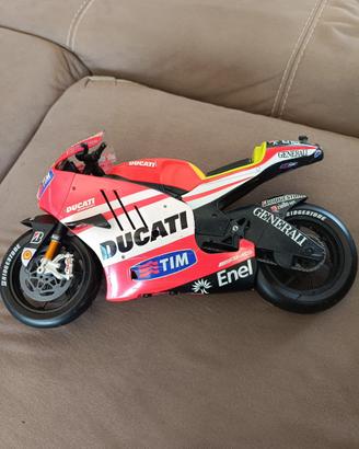 Valentino Rossi Ducati Desmosedici GP 11 Scala 1:6