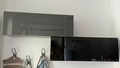 Coppia mobili da parete e mobiletto piccolo