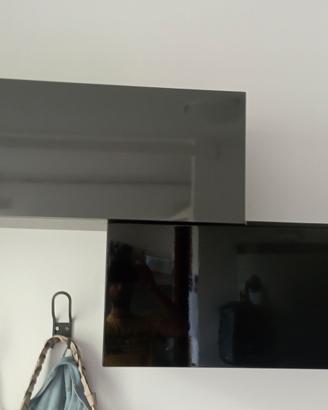 Coppia mobili da parete e mobiletto piccolo