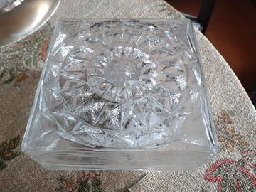 Lampadario quadrato con un cerchio grande