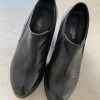 Scarpa con tacco nera