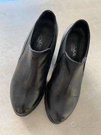 Scarpa con tacco nera