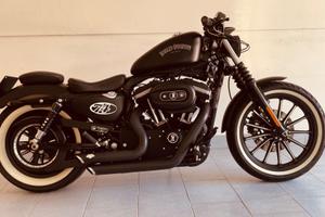 Harley‑Davidson Sportster 883 Custom.