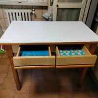 tavolo cucina con cassetti 